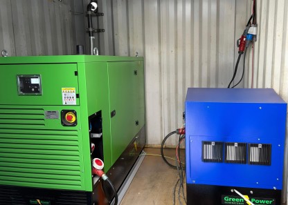 Begagnad Batteribank i container med Solceller